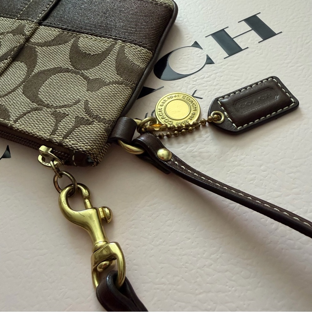 COACH SIGNATURE LEGACY ZIP WRISTLET  ARCHIVAL TWO HANG TAGS - Picture 4 of 10